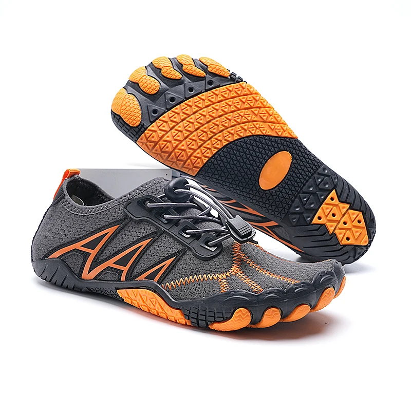 Sports Equipment Resale - Chaussures d'eau coordonnantes pour hommes et